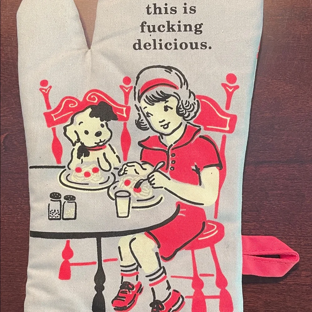 Gray and Red Oven Mitt with Retro Design - Picture 2 of 4